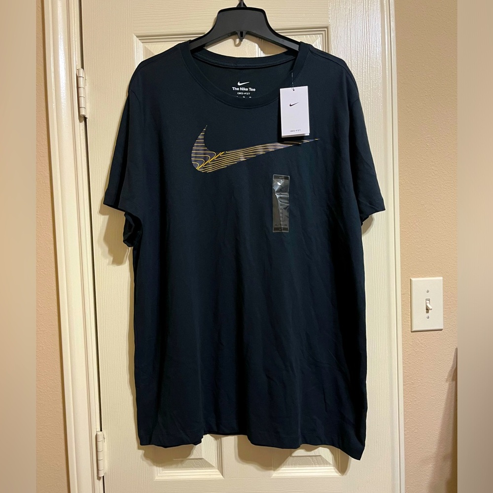 NWT Nike Tee (discounted due to call out)
